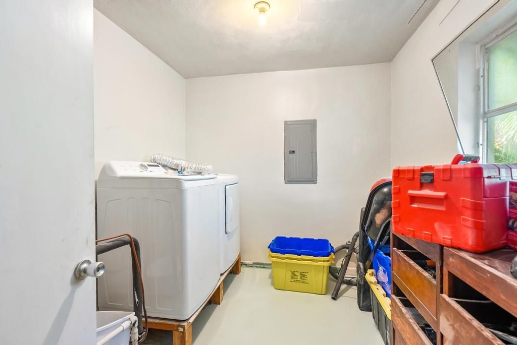 合同活跃: $3,750 (3 贝兹, 2 浴室, 1692 平方英尺)