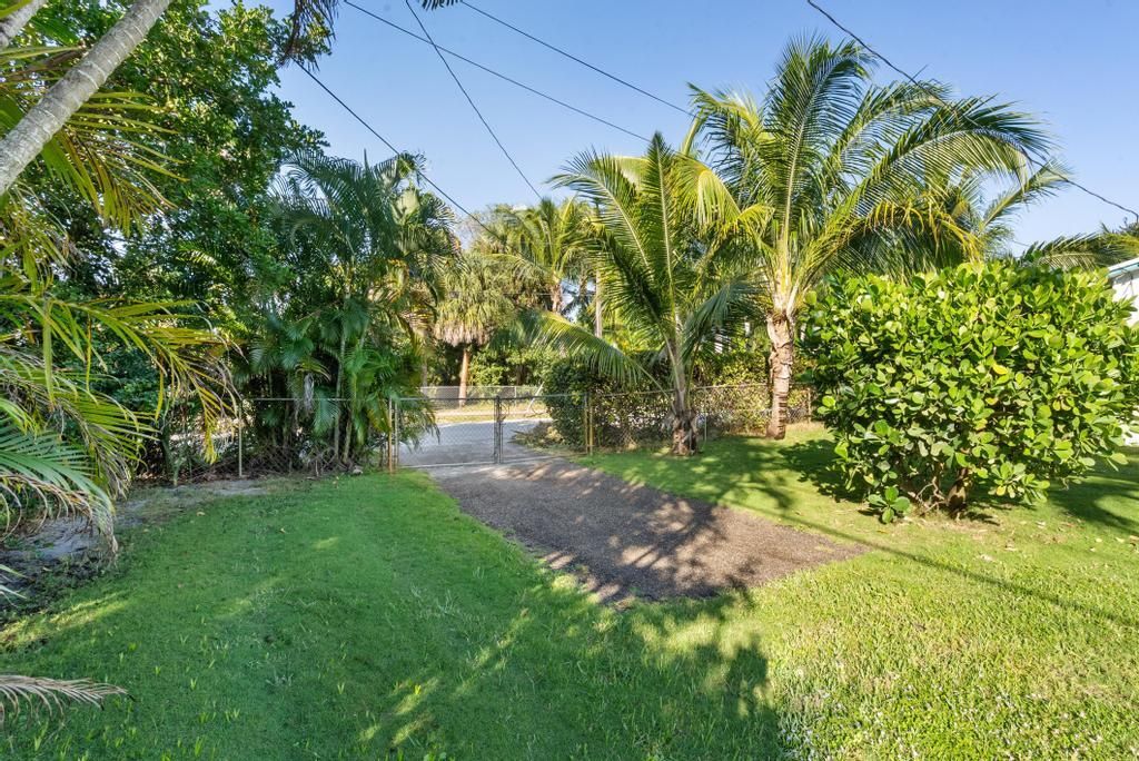 合同活跃: $3,750 (3 贝兹, 2 浴室, 1692 平方英尺)