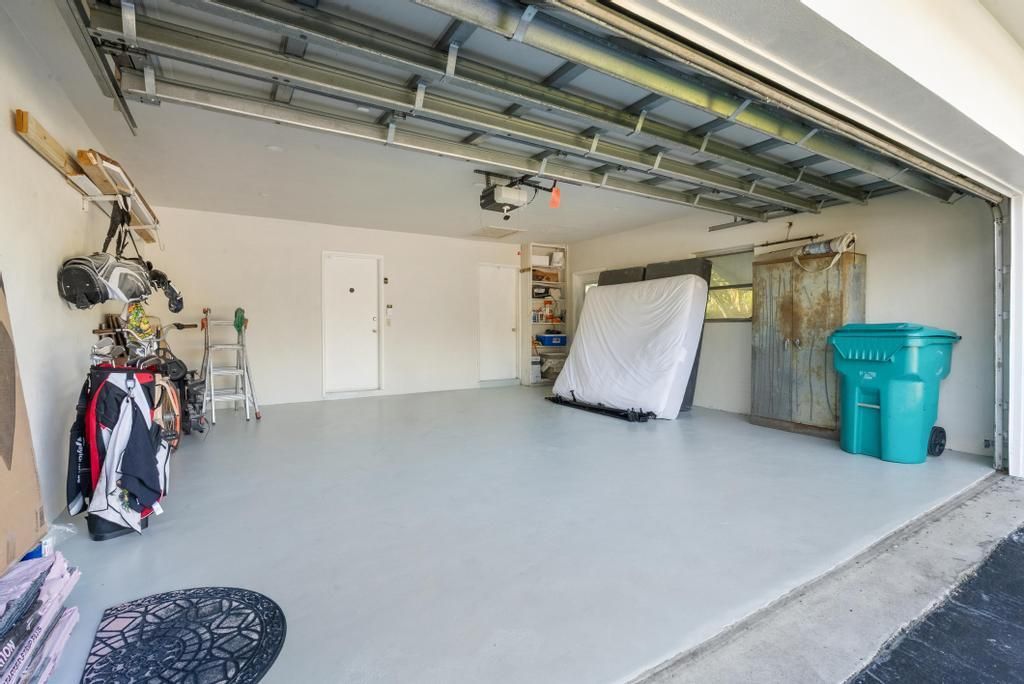 合同活跃: $3,750 (3 贝兹, 2 浴室, 1692 平方英尺)