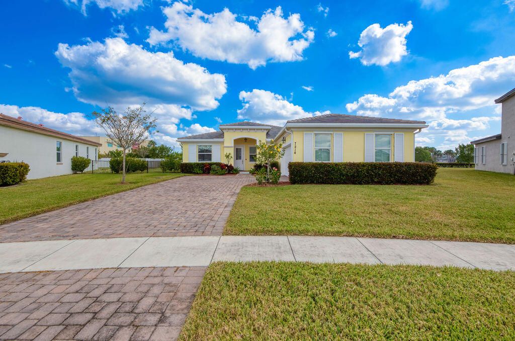 For Sale: $589,900 (3 beds, 3 baths, 2297 Square Feet)