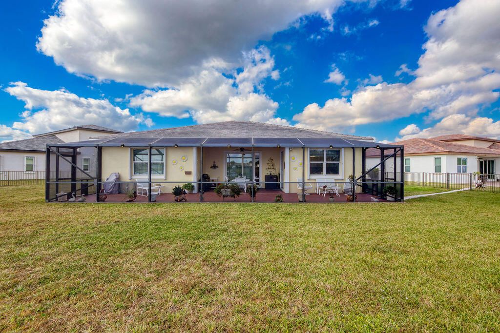 For Sale: $589,900 (3 beds, 3 baths, 2297 Square Feet)