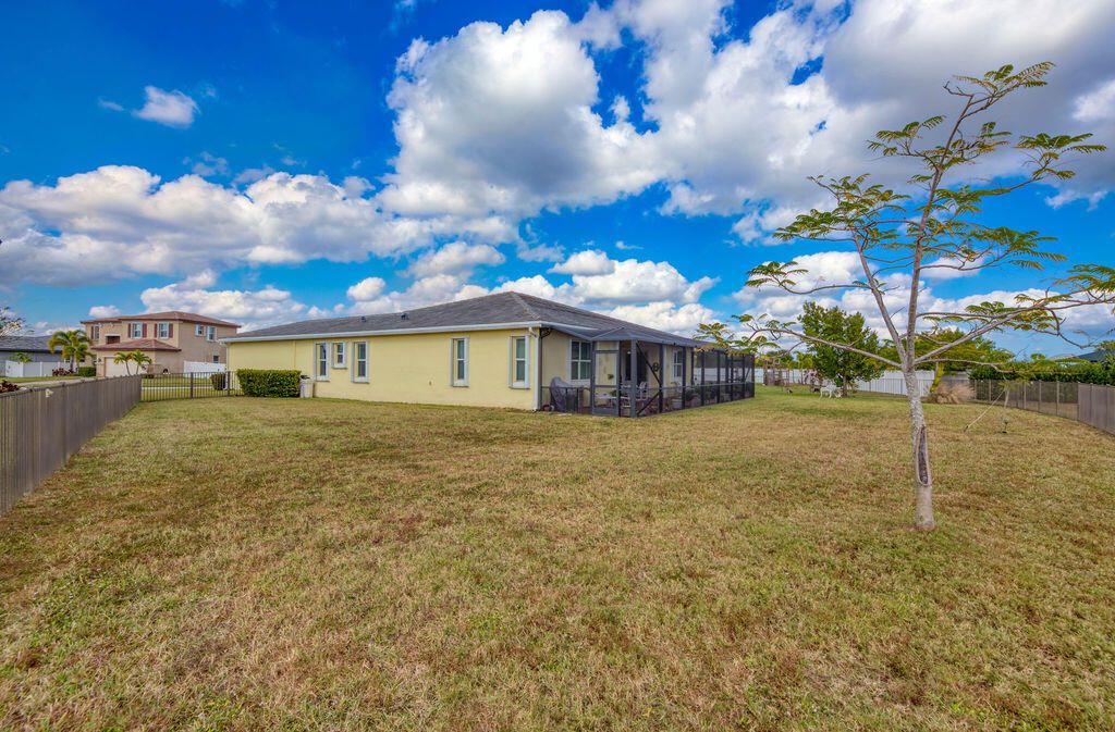 For Sale: $589,900 (3 beds, 3 baths, 2297 Square Feet)