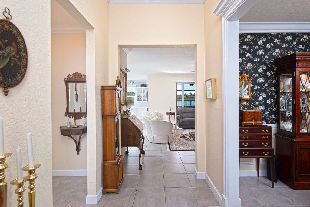 For Sale: $589,900 (3 beds, 3 baths, 2297 Square Feet)