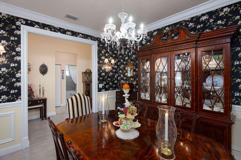 For Sale: $589,900 (3 beds, 3 baths, 2297 Square Feet)