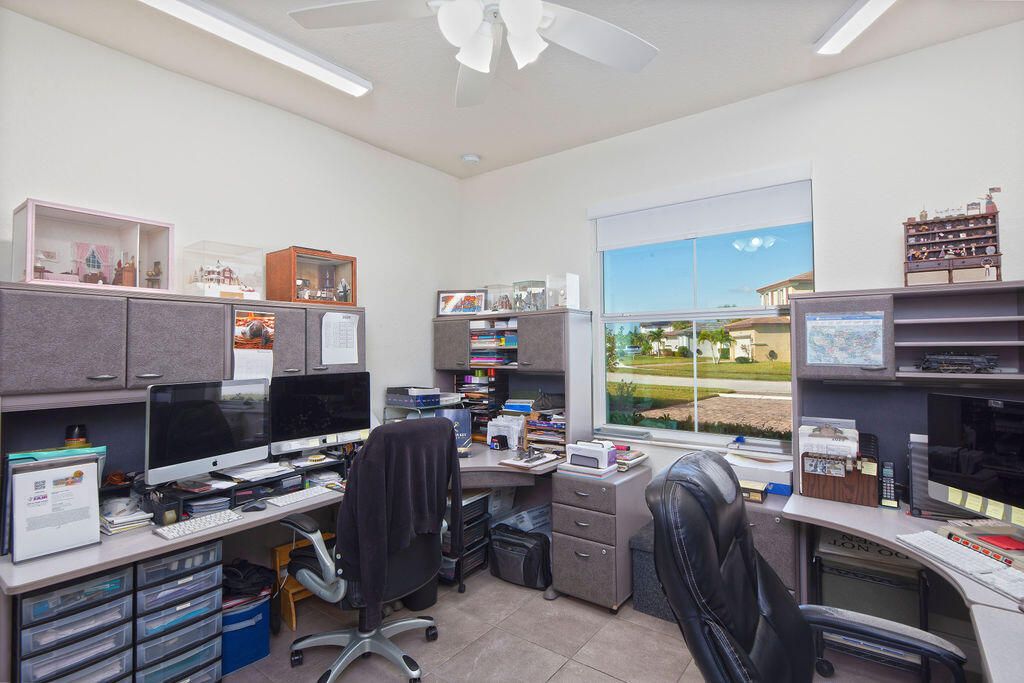 For Sale: $589,900 (3 beds, 3 baths, 2297 Square Feet)