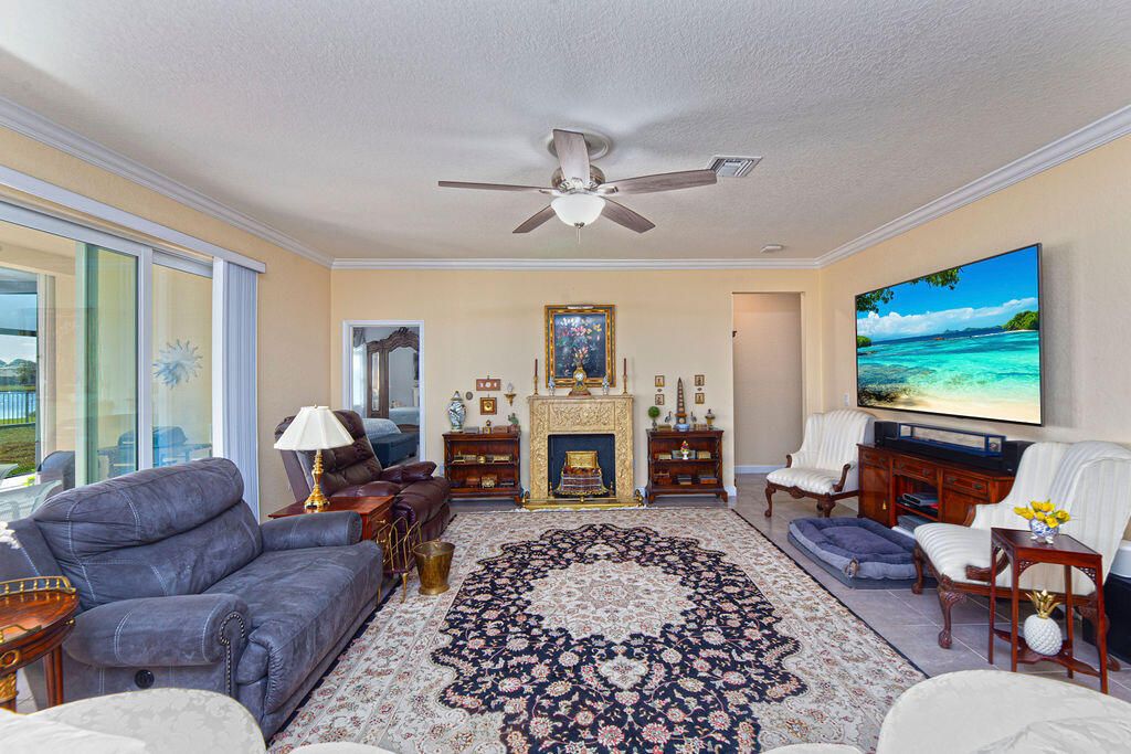 For Sale: $589,900 (3 beds, 3 baths, 2297 Square Feet)