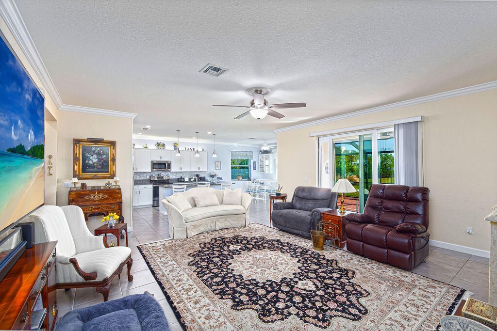 For Sale: $589,900 (3 beds, 3 baths, 2297 Square Feet)