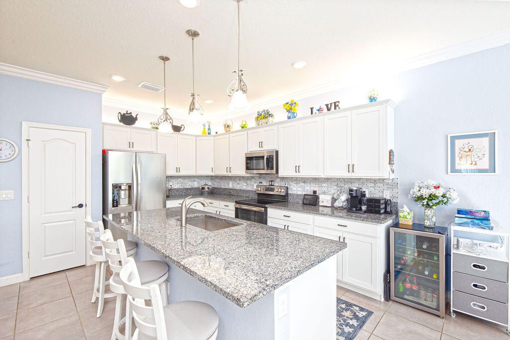 For Sale: $589,900 (3 beds, 3 baths, 2297 Square Feet)