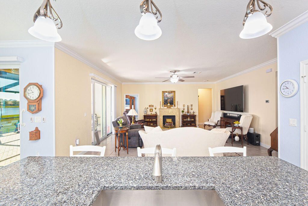 For Sale: $589,900 (3 beds, 3 baths, 2297 Square Feet)