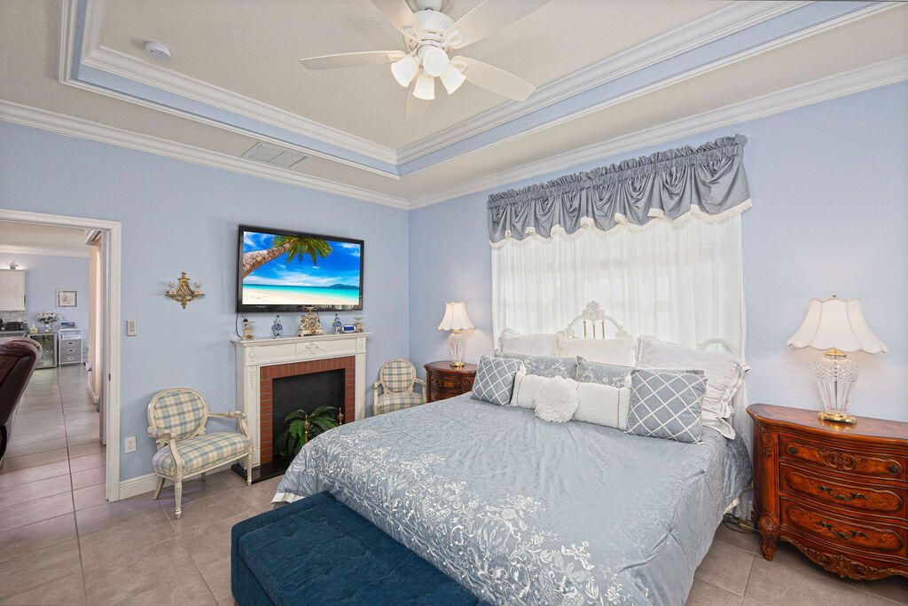 For Sale: $589,900 (3 beds, 3 baths, 2297 Square Feet)