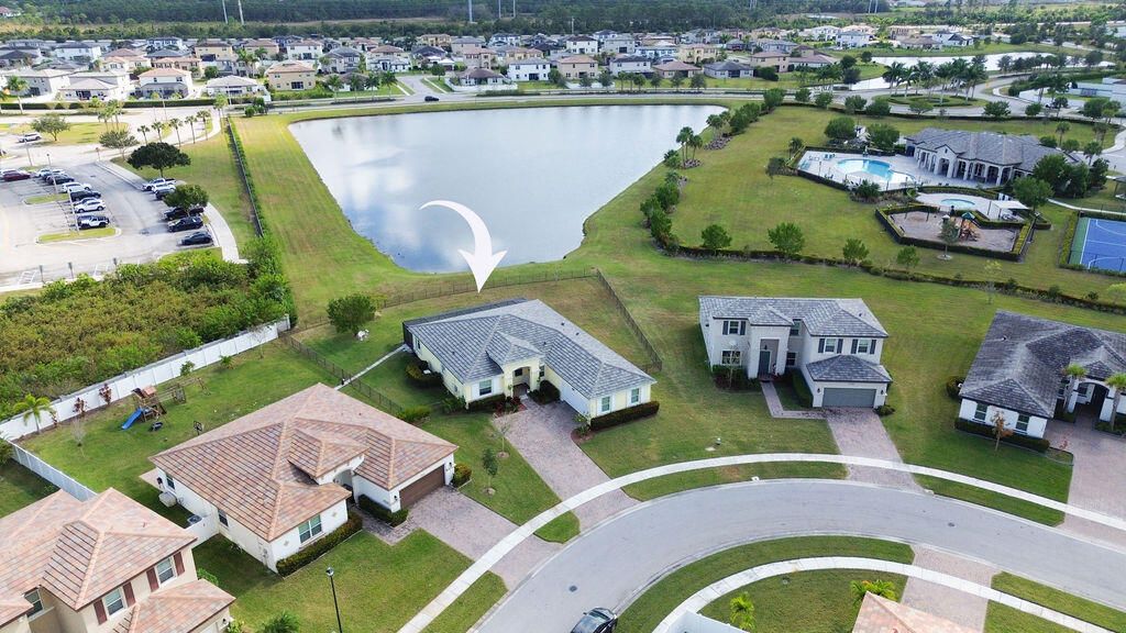 For Sale: $589,900 (3 beds, 3 baths, 2297 Square Feet)