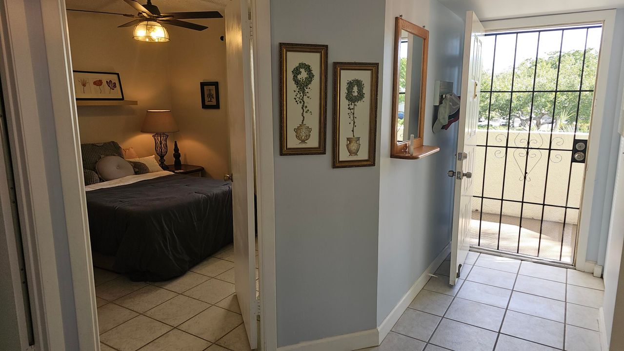 For Rent: $1,800 (2 beds, 2 baths, 841 Square Feet)