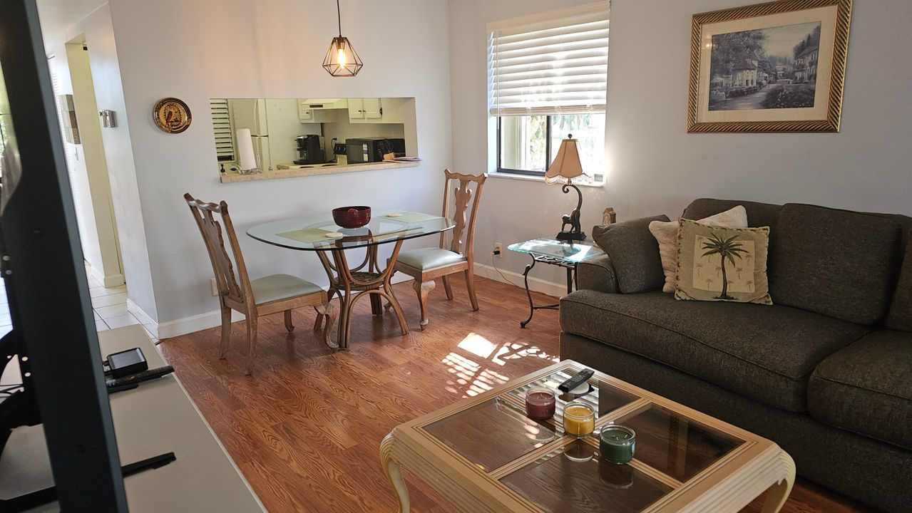 For Rent: $1,800 (2 beds, 2 baths, 841 Square Feet)