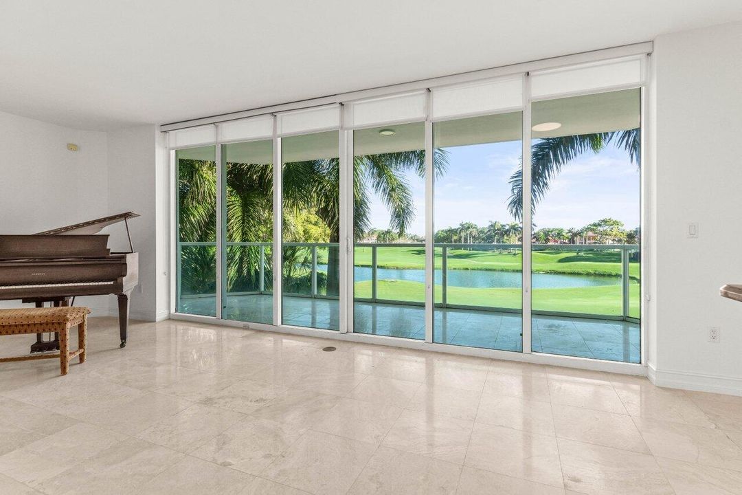 合同活跃: $1,450,000 (2 贝兹, 3 浴室, 2057 平方英尺)