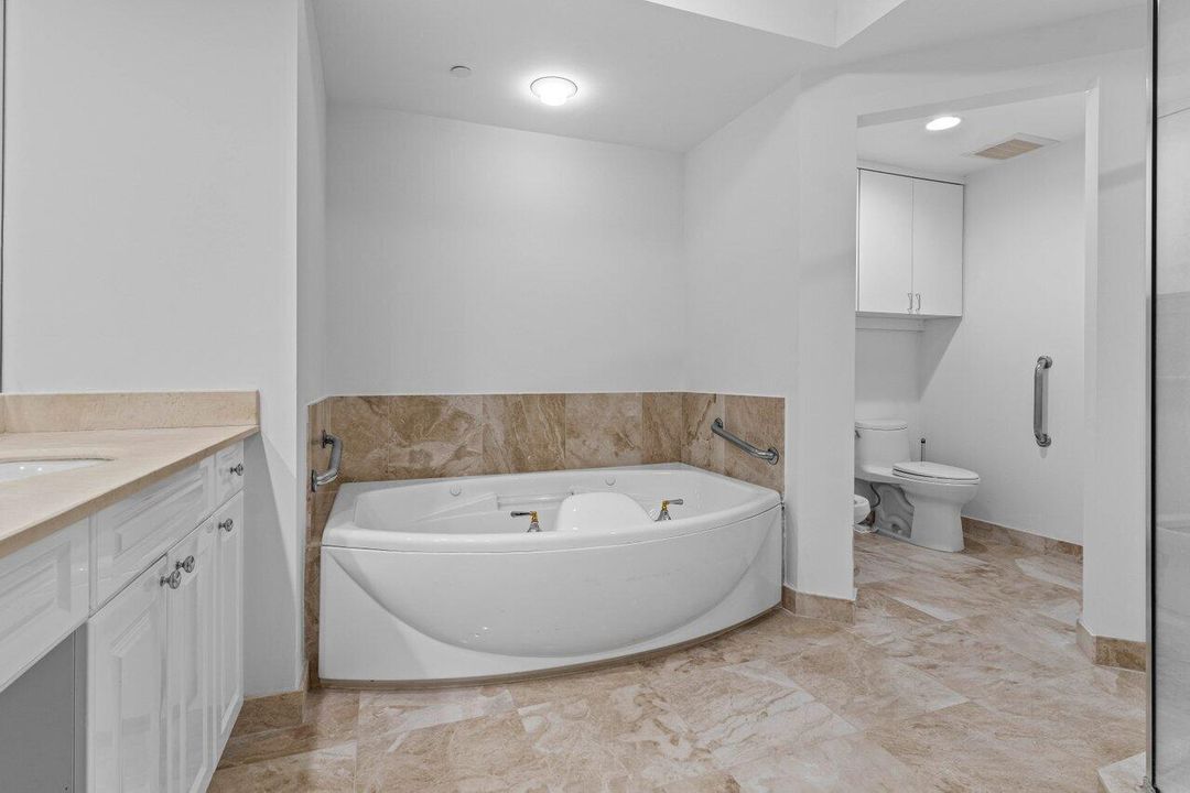 合同活跃: $1,450,000 (2 贝兹, 3 浴室, 2057 平方英尺)