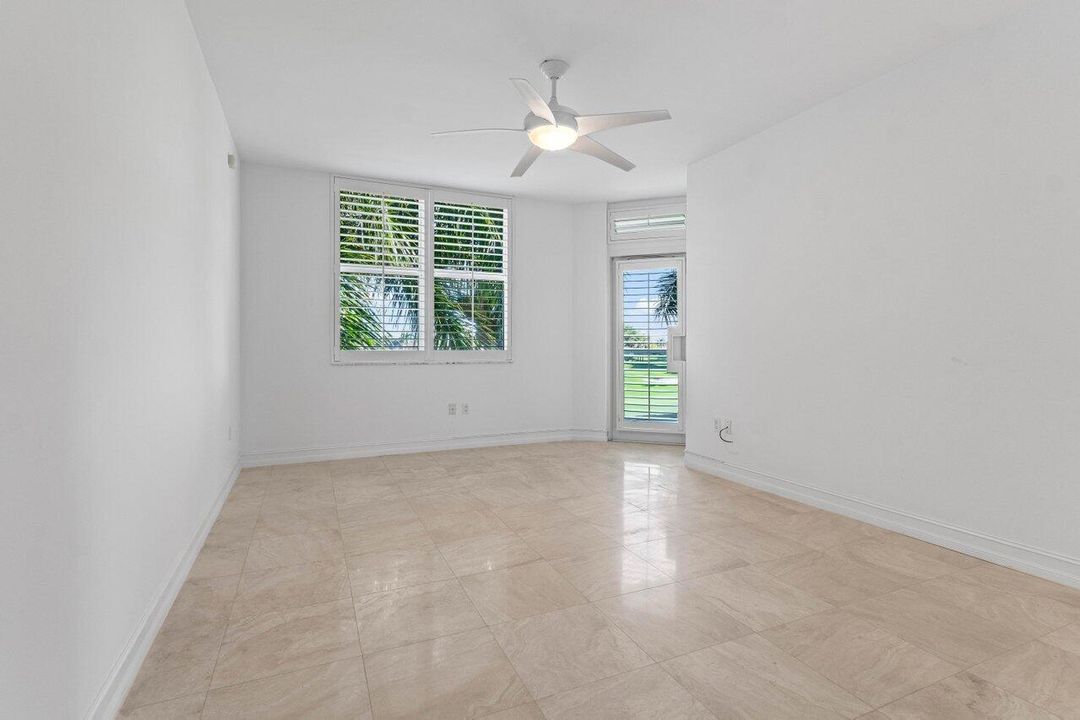 合同活跃: $1,450,000 (2 贝兹, 3 浴室, 2057 平方英尺)