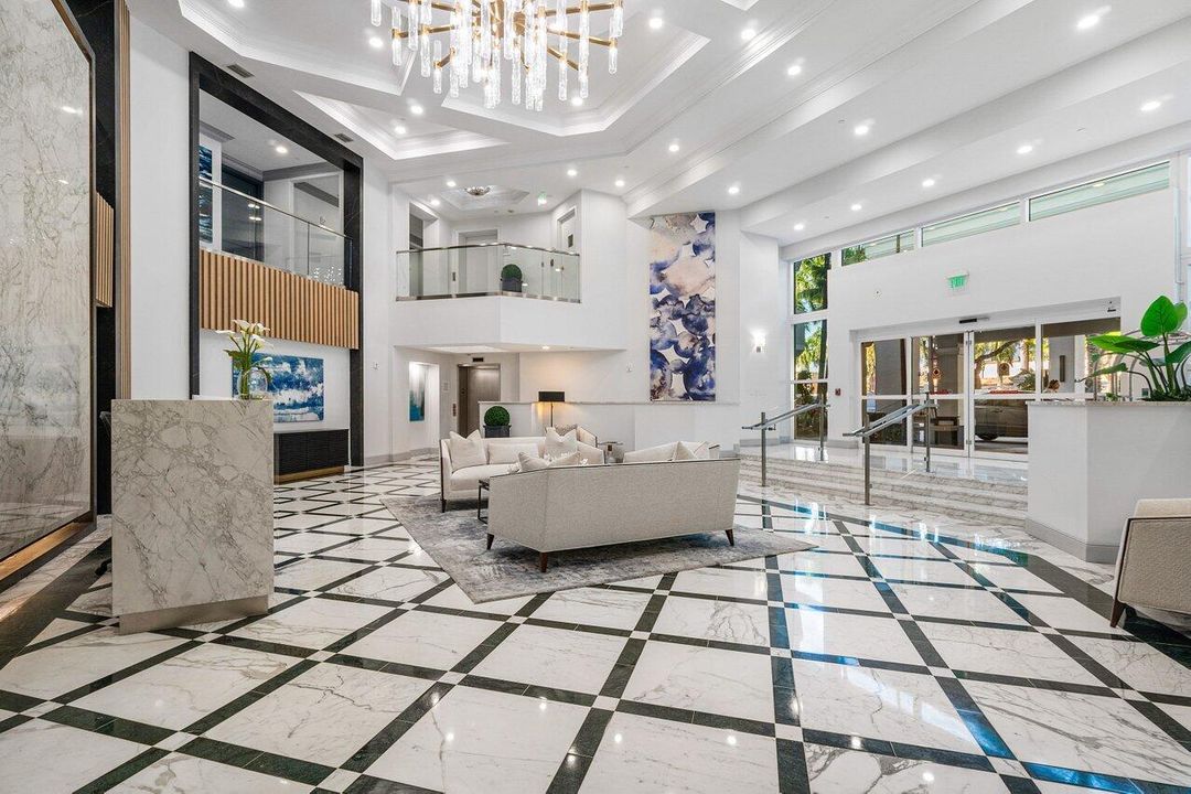 合同活跃: $1,450,000 (2 贝兹, 3 浴室, 2057 平方英尺)