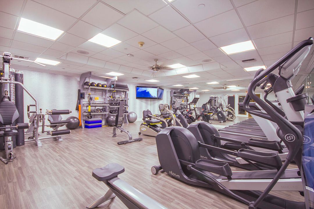 合同活跃: $1,450,000 (2 贝兹, 3 浴室, 2057 平方英尺)