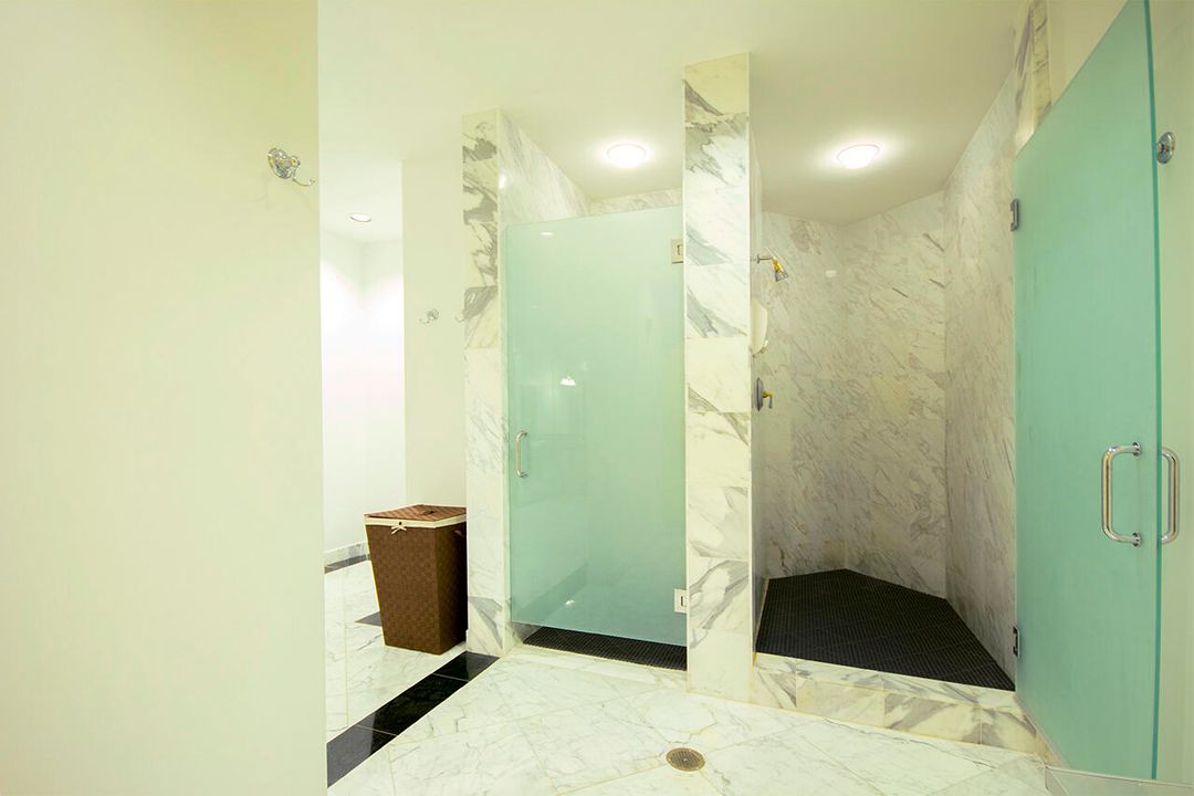 合同活跃: $1,450,000 (2 贝兹, 3 浴室, 2057 平方英尺)