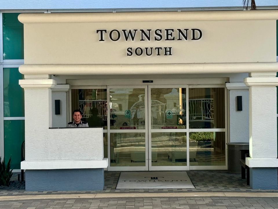 合同活跃: $1,450,000 (2 贝兹, 3 浴室, 2057 平方英尺)