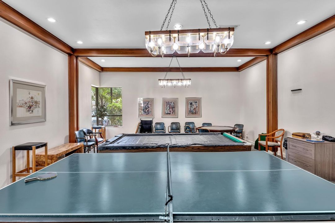 For Sale: $259,900 (2 beds, 2 baths, 1207 Square Feet)