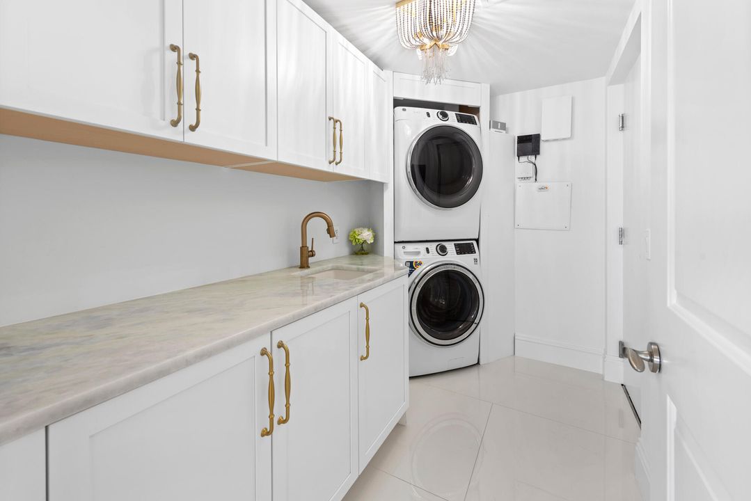 Activo con contrato: $4,799,000 (4 camas, 4 baños, 3883 Pies cuadrados)