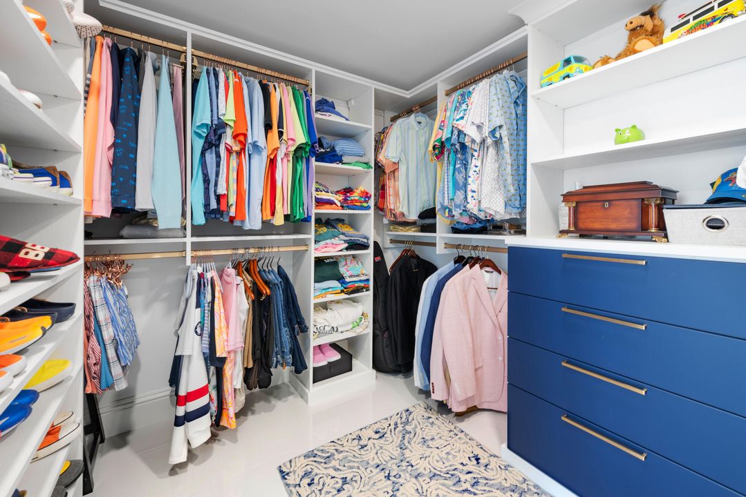 Activo con contrato: $4,799,000 (4 camas, 4 baños, 3883 Pies cuadrados)