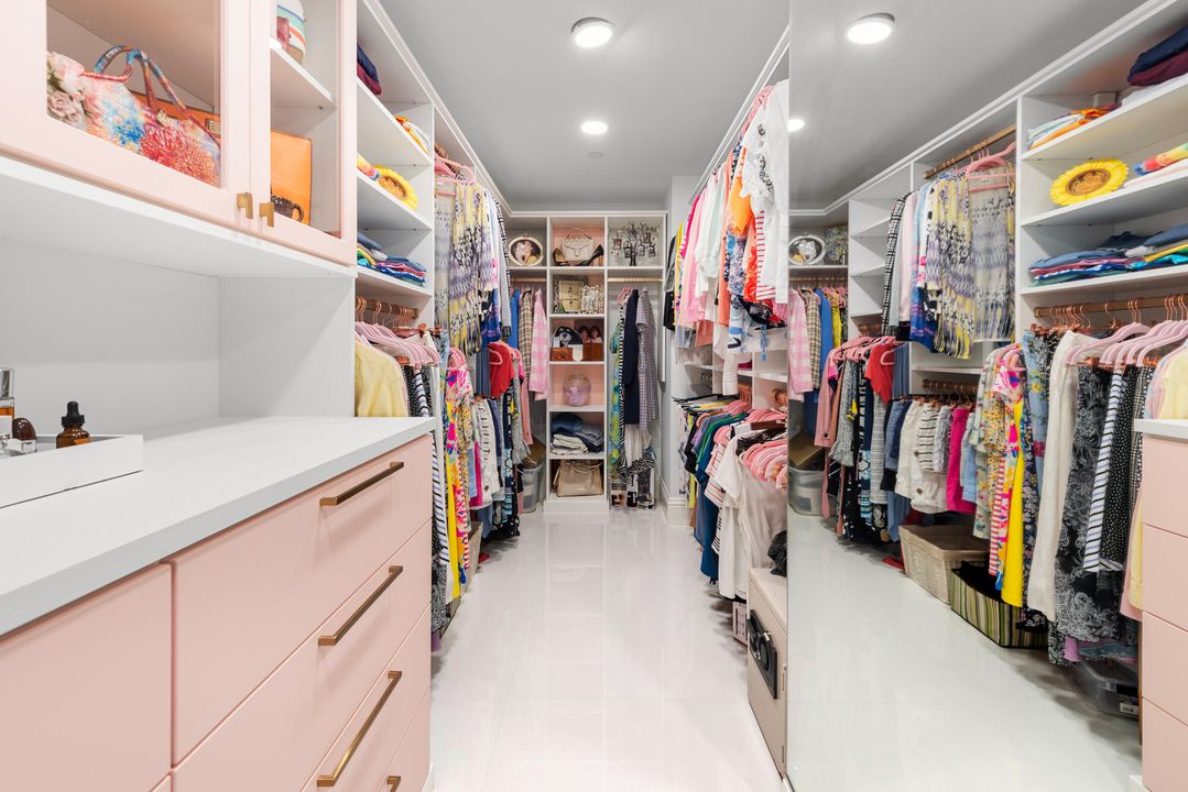 Activo con contrato: $4,799,000 (4 camas, 4 baños, 3883 Pies cuadrados)