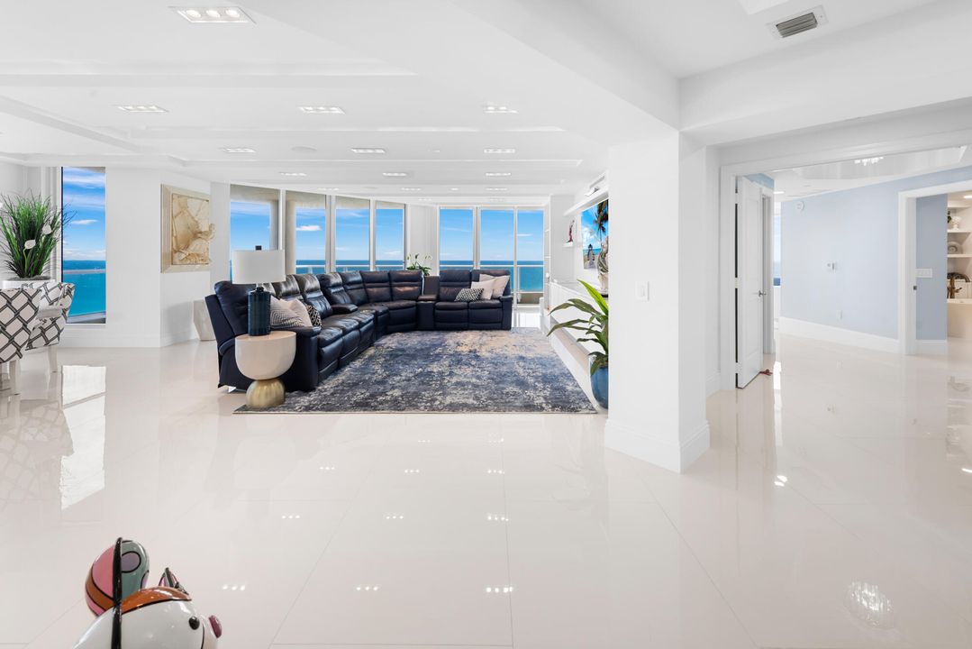 Activo con contrato: $4,799,000 (4 camas, 4 baños, 3883 Pies cuadrados)