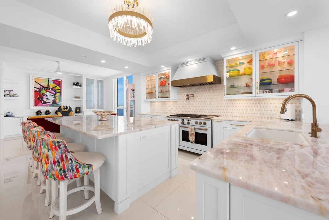 Activo con contrato: $4,799,000 (4 camas, 4 baños, 3883 Pies cuadrados)