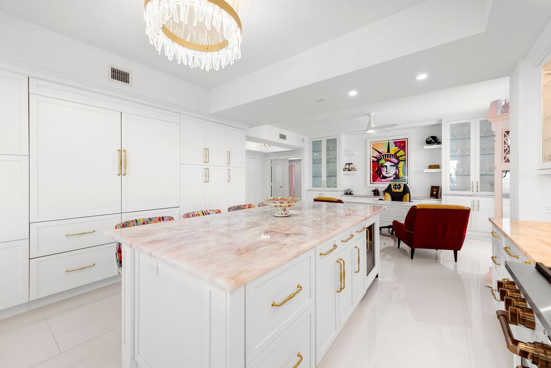 Activo con contrato: $4,799,000 (4 camas, 4 baños, 3883 Pies cuadrados)