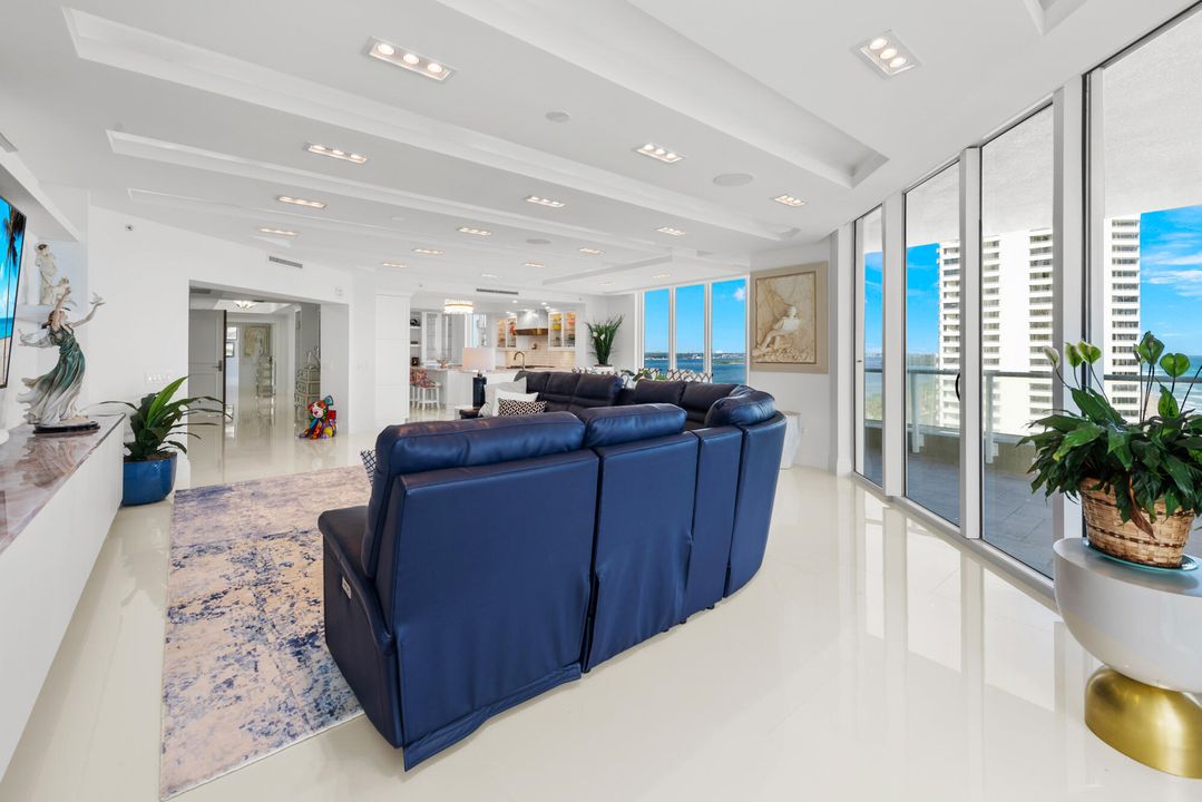 Activo con contrato: $4,799,000 (4 camas, 4 baños, 3883 Pies cuadrados)