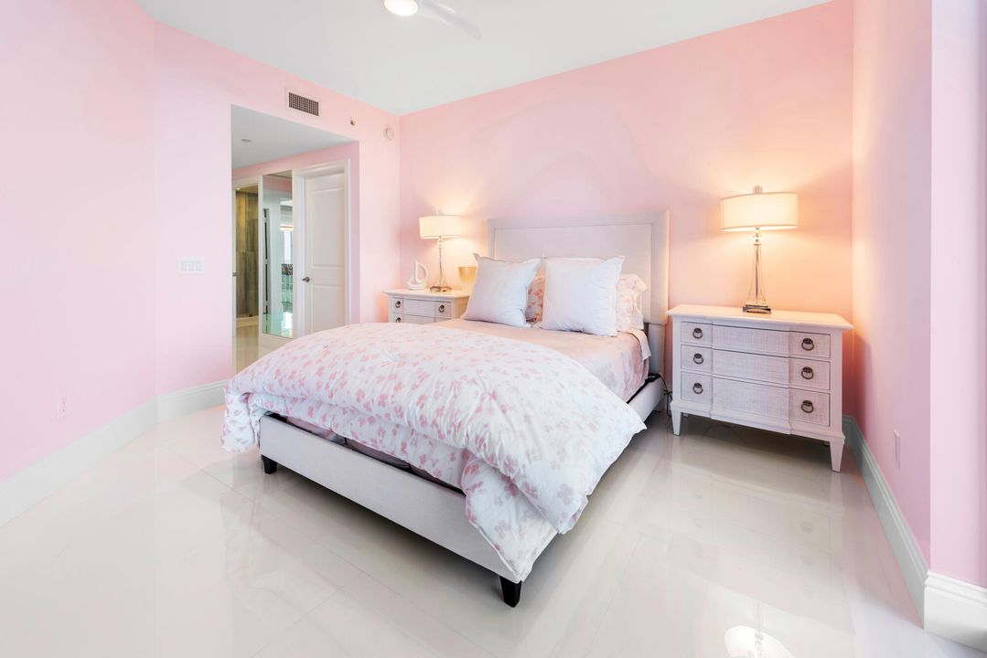 Activo con contrato: $4,799,000 (4 camas, 4 baños, 3883 Pies cuadrados)