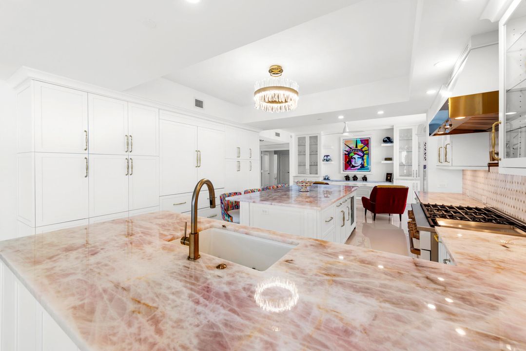 Activo con contrato: $4,799,000 (4 camas, 4 baños, 3883 Pies cuadrados)