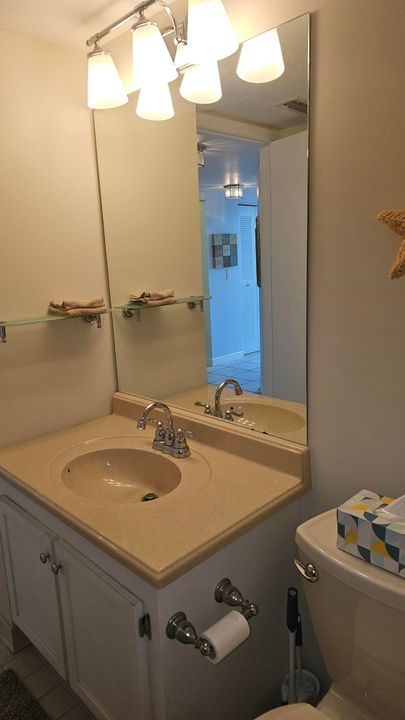 For Rent: $1,800 (2 beds, 2 baths, 841 Square Feet)