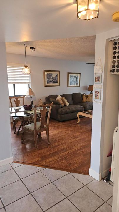 For Rent: $1,800 (2 beds, 2 baths, 841 Square Feet)