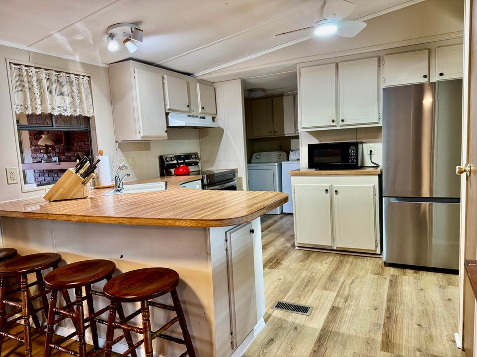For Sale: $269,000 (3 beds, 2 baths, 1344 Square Feet)