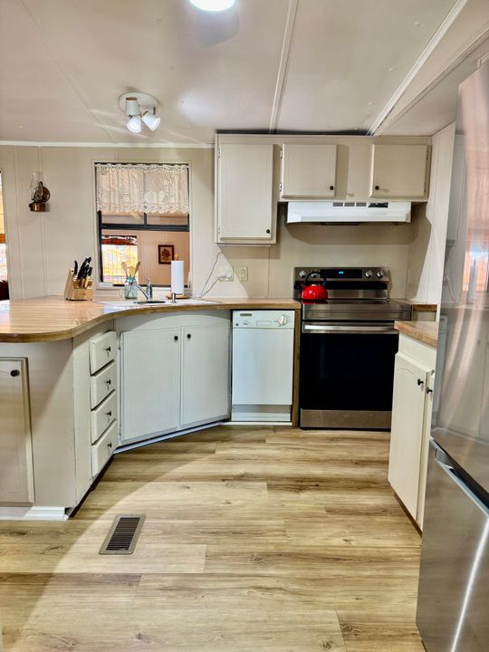 For Sale: $269,000 (3 beds, 2 baths, 1344 Square Feet)