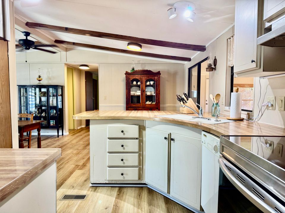 For Sale: $269,000 (3 beds, 2 baths, 1344 Square Feet)