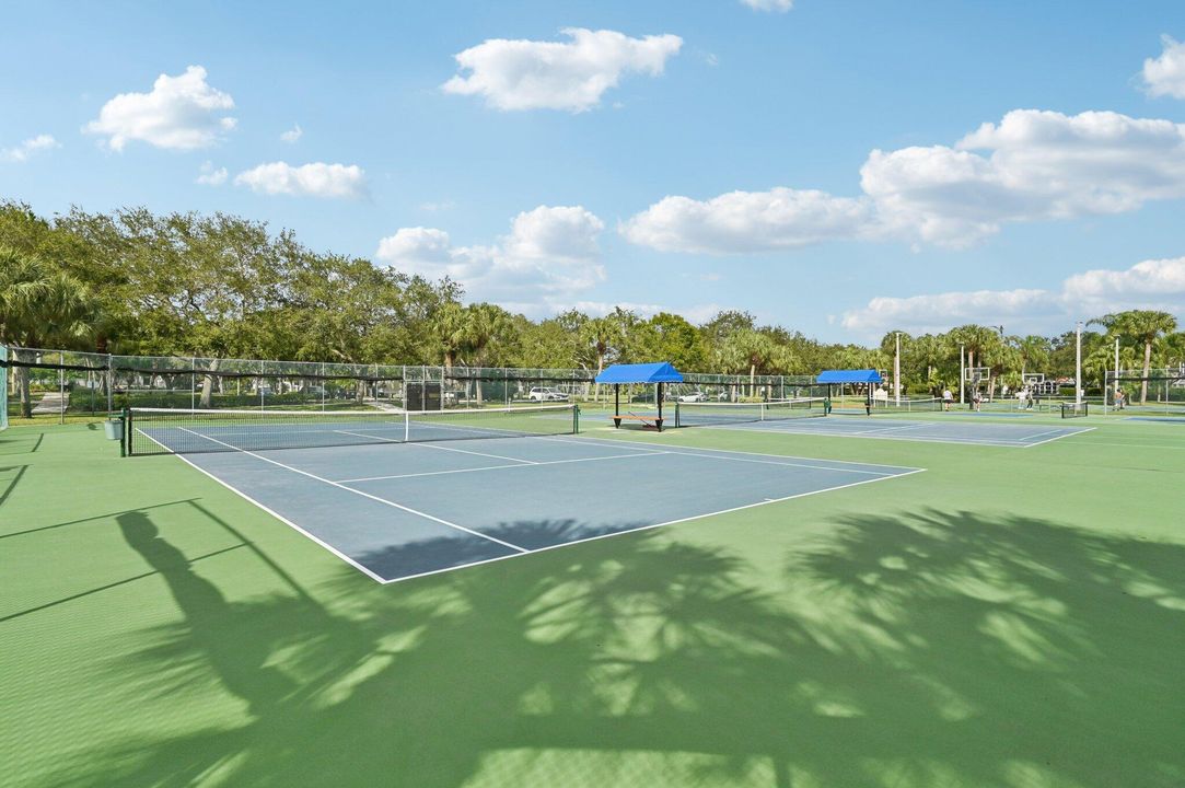 For Sale: $849,888 (4 beds, 2 baths, 1957 Square Feet)