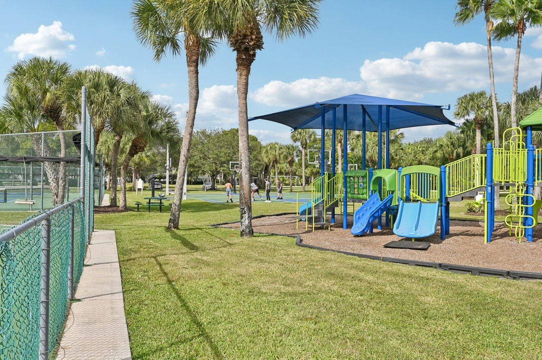 For Sale: $849,888 (4 beds, 2 baths, 1957 Square Feet)