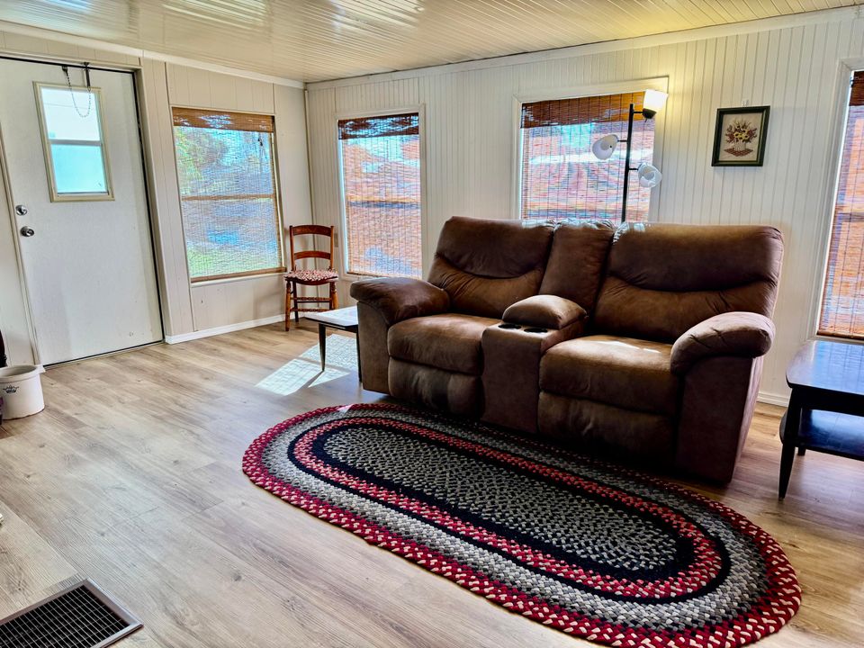 For Sale: $269,000 (3 beds, 2 baths, 1344 Square Feet)