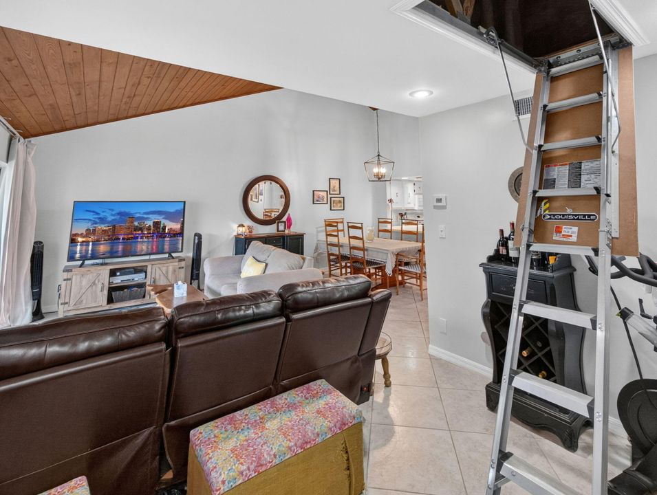 待售: $335,000 (3 贝兹, 2 浴室, 1418 平方英尺)