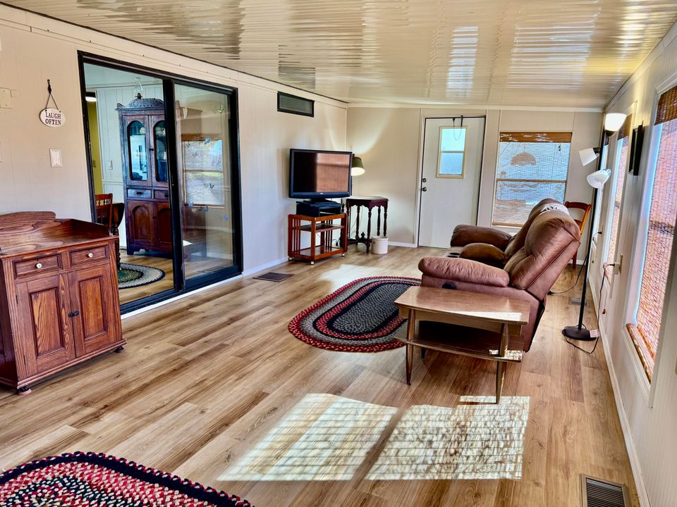 For Sale: $269,000 (3 beds, 2 baths, 1344 Square Feet)