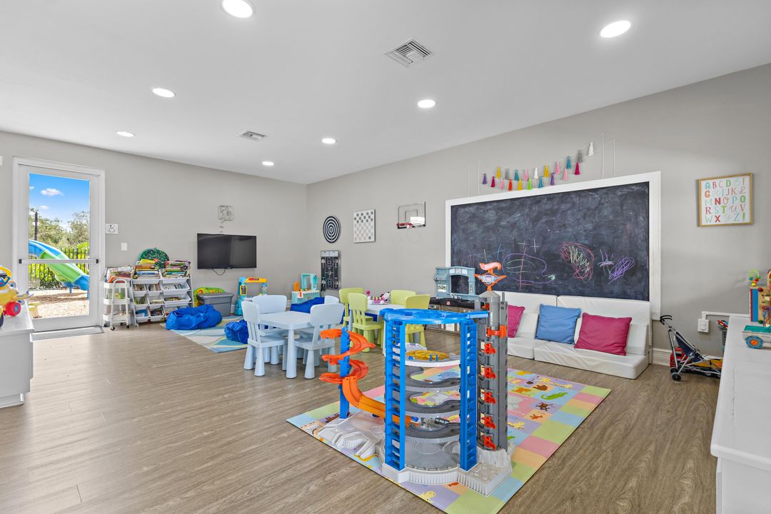 На продажу: $1,550,000 (5 спален, 4 ванн, 4086 Квадратных фут)