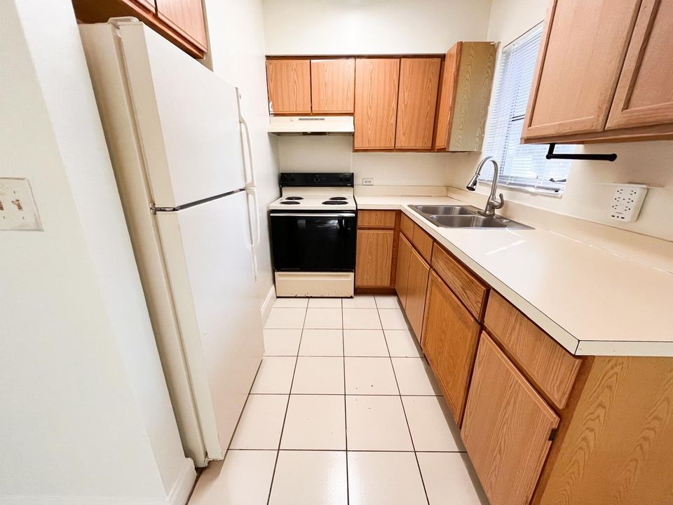 出租: $1,590 (1 贝兹, 1 浴室, 700 平方英尺)