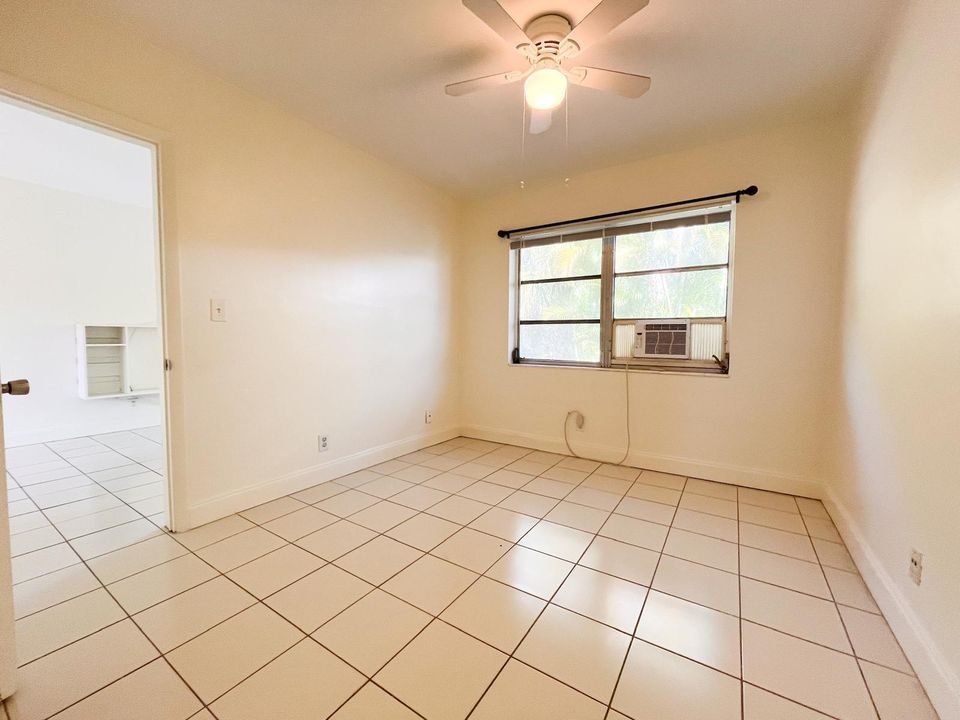 出租: $1,590 (1 贝兹, 1 浴室, 700 平方英尺)