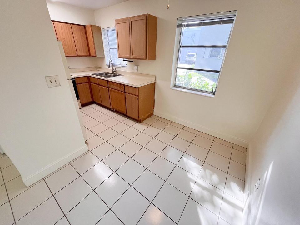 出租: $1,590 (1 贝兹, 1 浴室, 700 平方英尺)