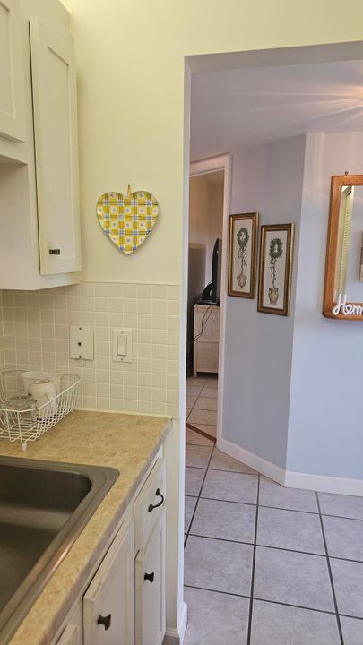 For Rent: $1,800 (2 beds, 2 baths, 841 Square Feet)