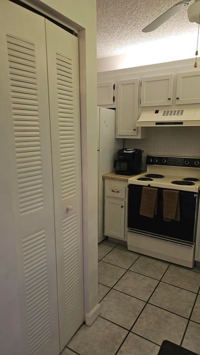 For Rent: $1,800 (2 beds, 2 baths, 841 Square Feet)